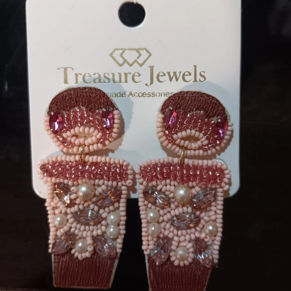 Treasure Jewels lightweight beaded earrings - Picture 1 of 2
